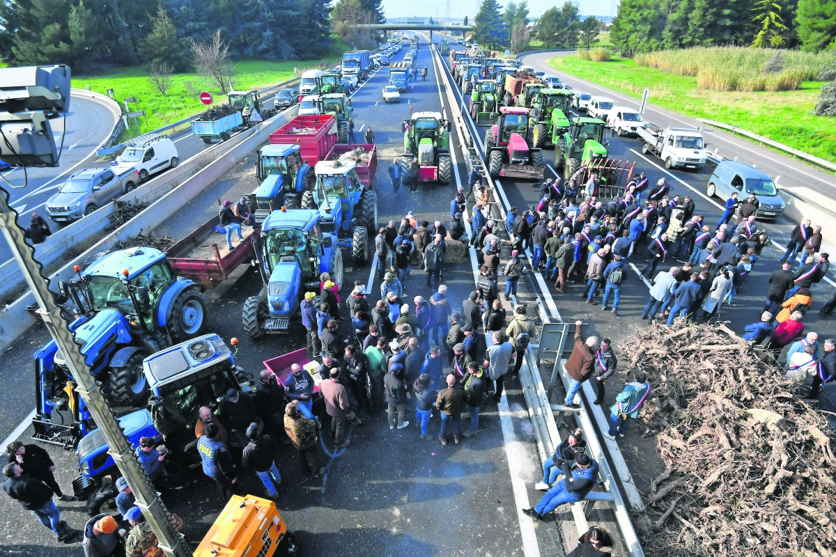 Siguen las Protestas agrícolas en Europa, en España tractores bloquean las carreteras este martes