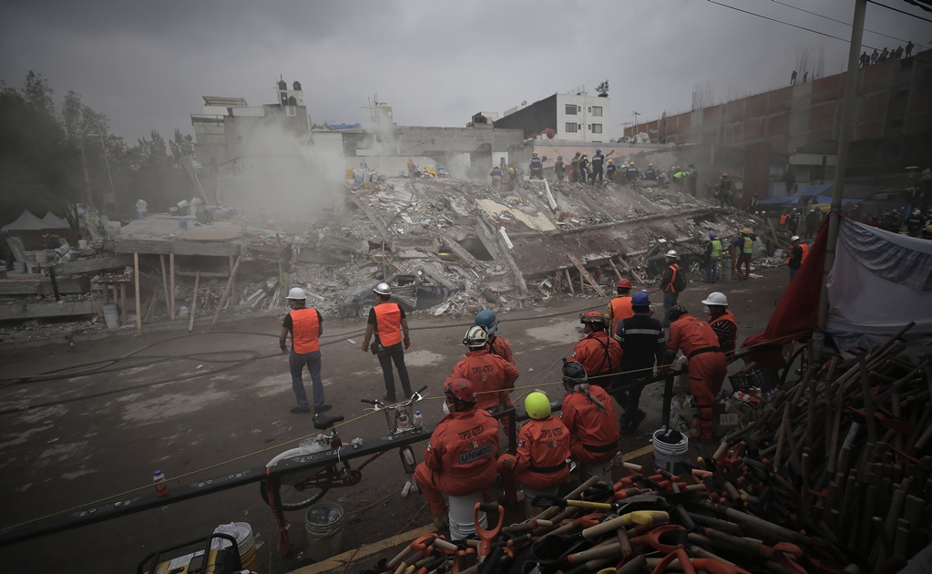 Ingresan 64 cuerpos rescatados de escombros al Incifo