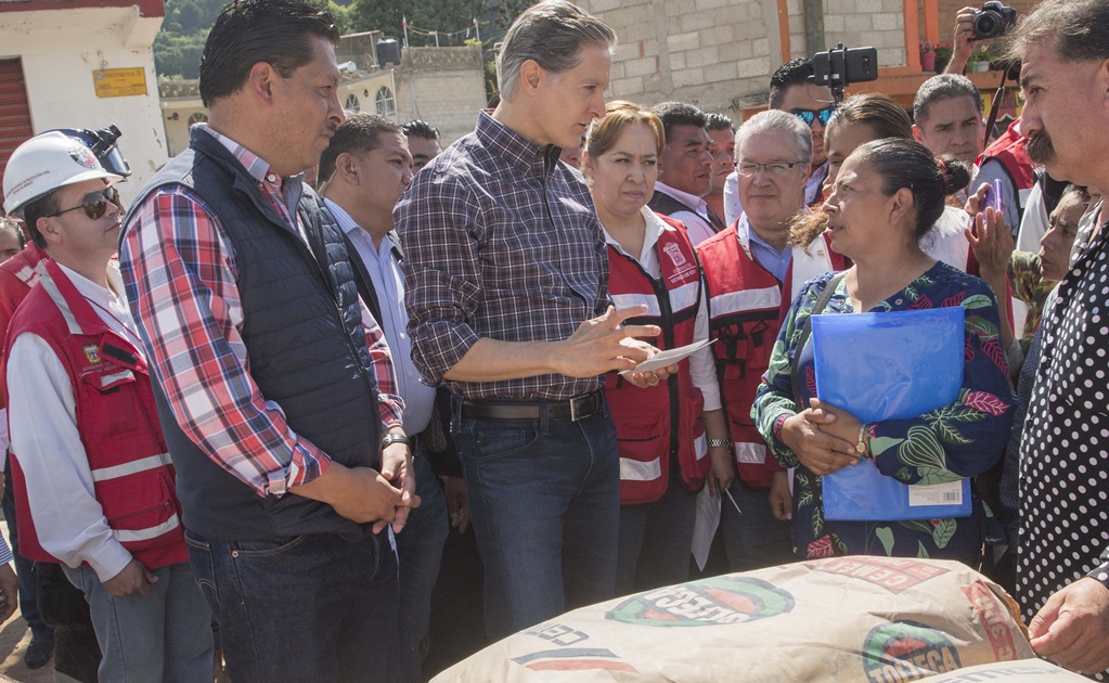 Del Mazo entrega los primeros paquetes de autoconstrucción a afectados por sismo