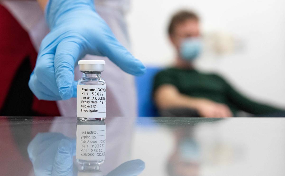 Gobierno británico anuncia vacunación obligatoria contra Covid a personal de salud
