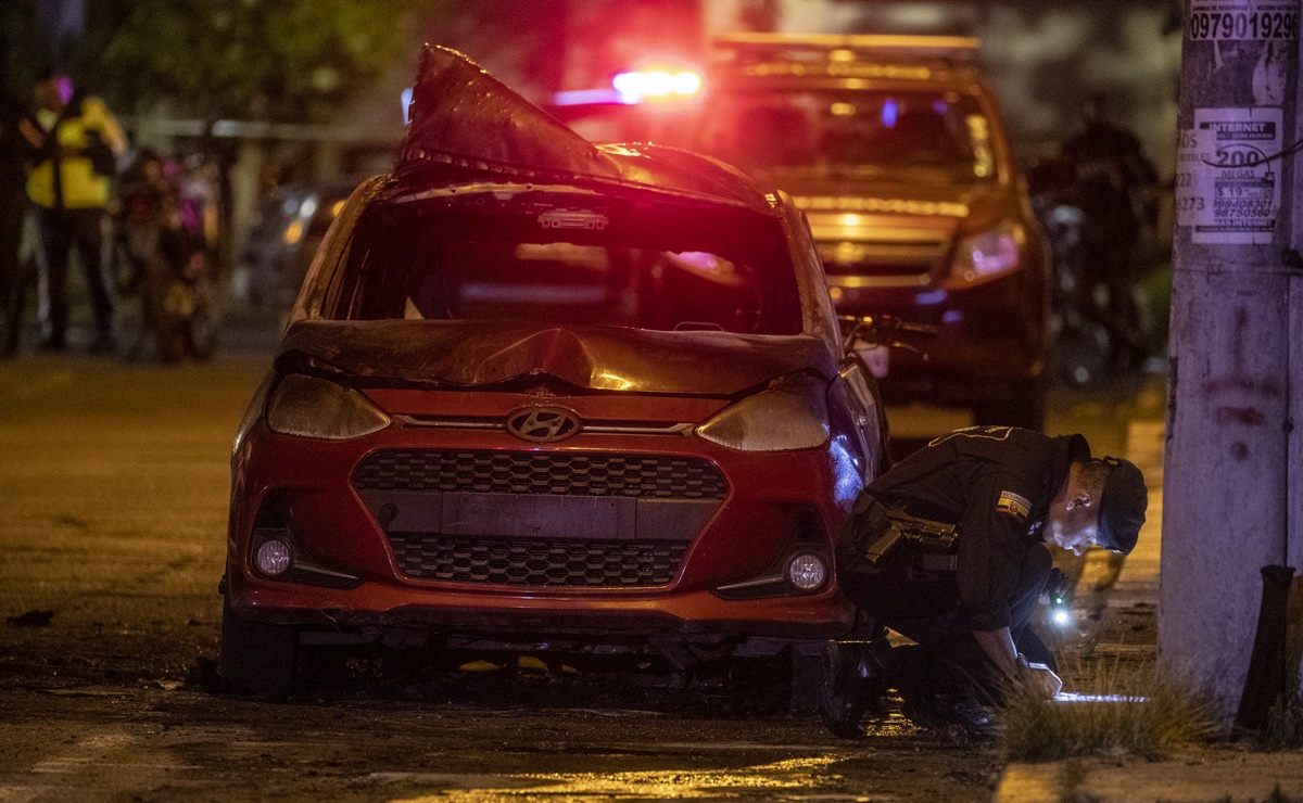 Caos en Ecuador: policía confirma que un segundo coche bomba explotó en Quito