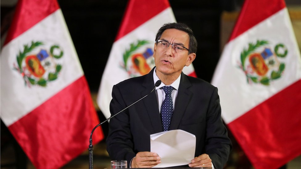 Las claves sobre el enfrentamiento entre el presidente de Perú y el Parlamento