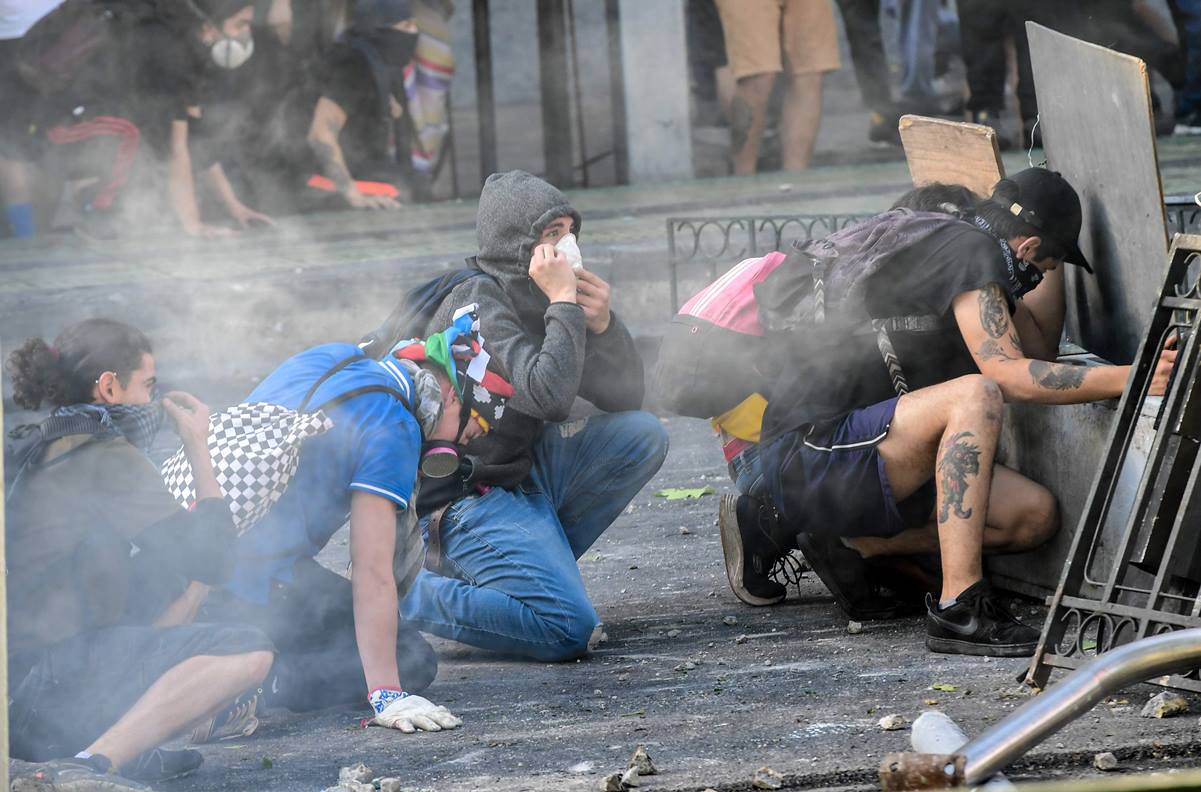Reportan violentos enfrentamientos en décimo día de protestas en Chile