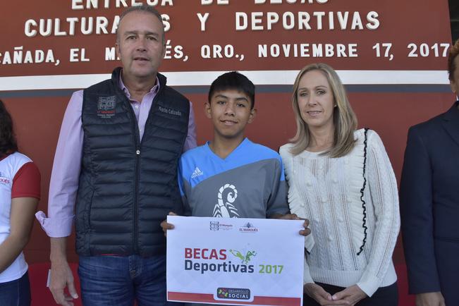 Entregan 55 becas deportivas en El Marqués