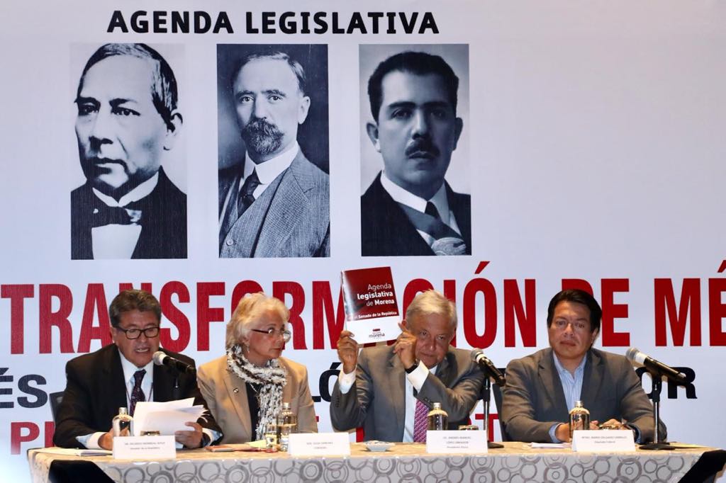 López Obrador se reúne con gabinete y legisladores de Morena, PT y PES 