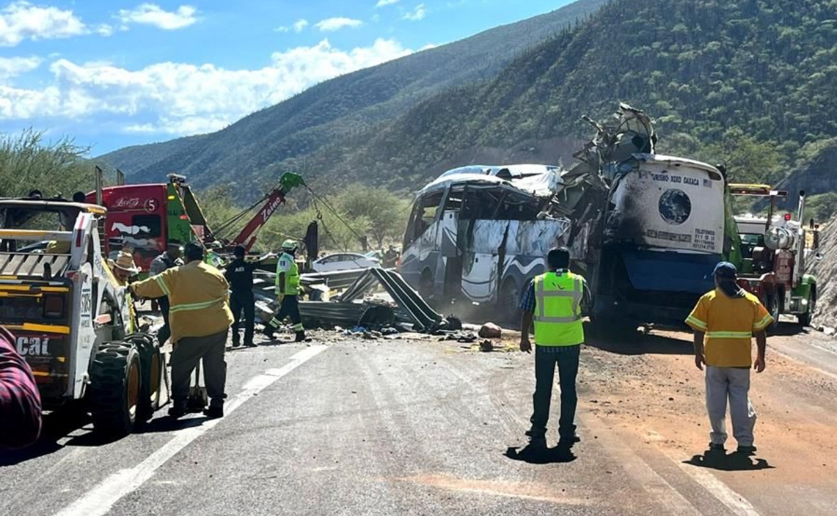 Fiscalía de Oaxaca detiene a chofer del autobús que volcó y dejó a 16 migrantes muertos