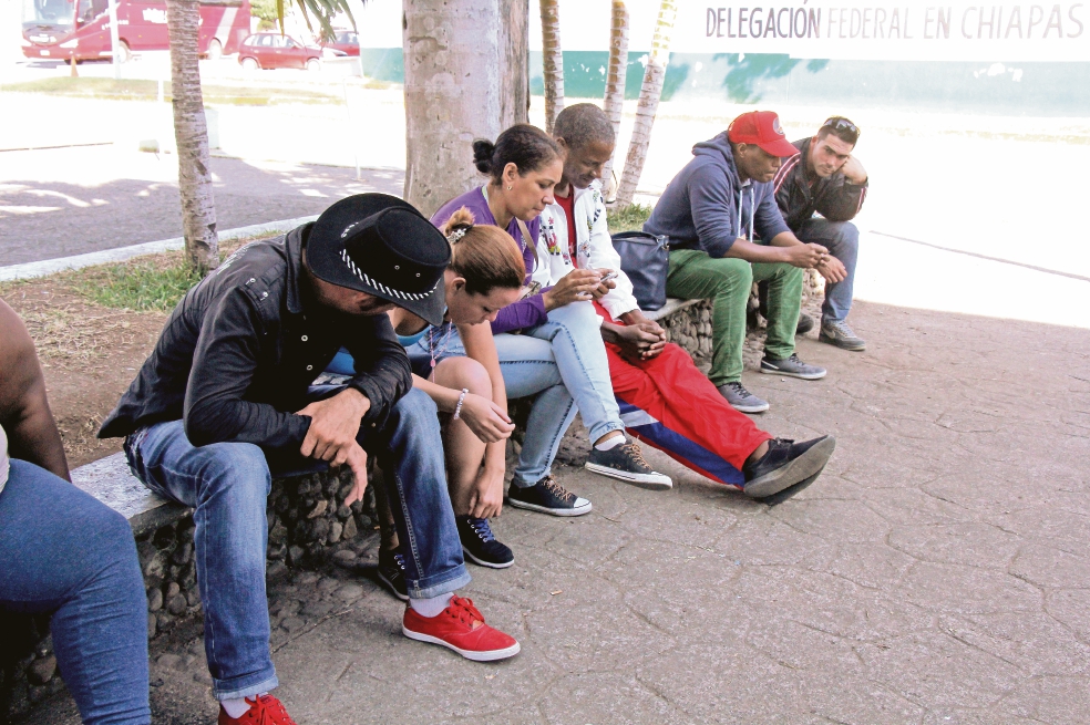 Derogación de ley de “pies secos...” deja varados a cubanos en Chiapas