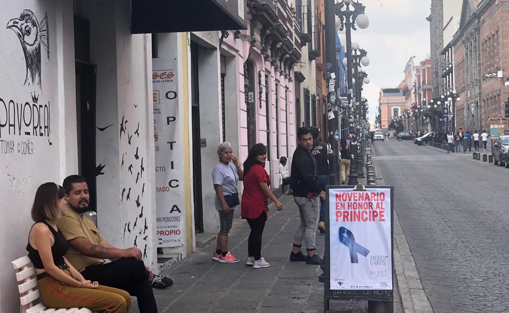 Bar organiza “novenario” a José José con ron gratis en Puebla 