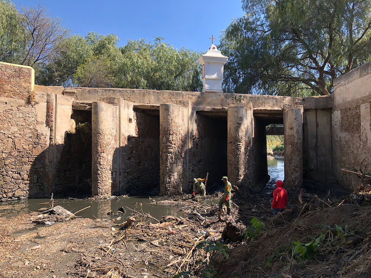 Retiran "tapón" de basura y maleza en el río San Juan 