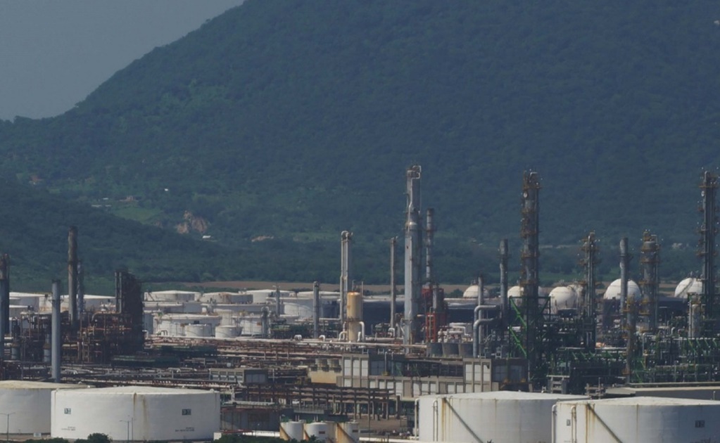 Alejandro Murat anuncia inversión de 40 mil mdp para refinería en Salina Cruz