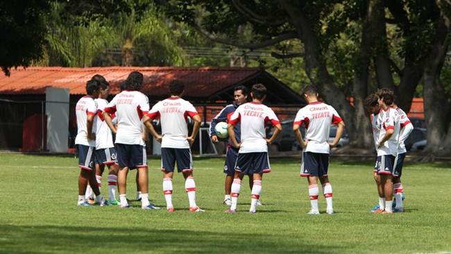 Ávila ya entrena con las Chivas