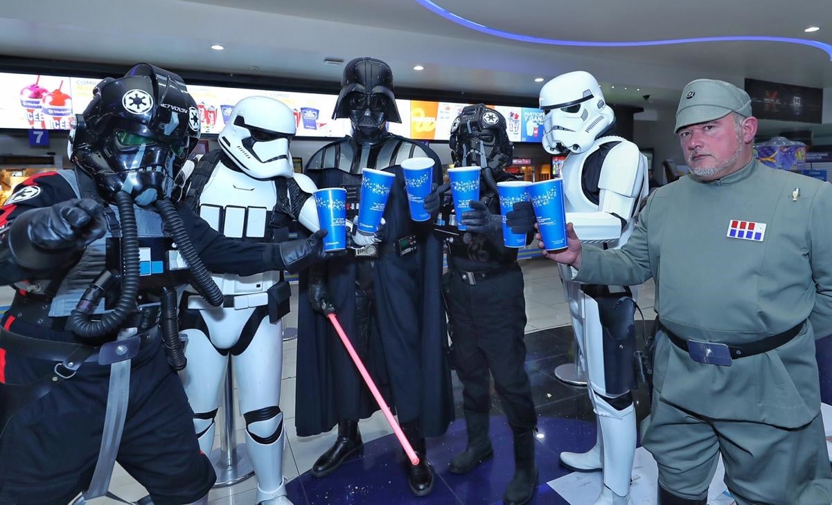 Fans de Star Wars invaden cines durante estreno de "El ascenso de Skywalker"