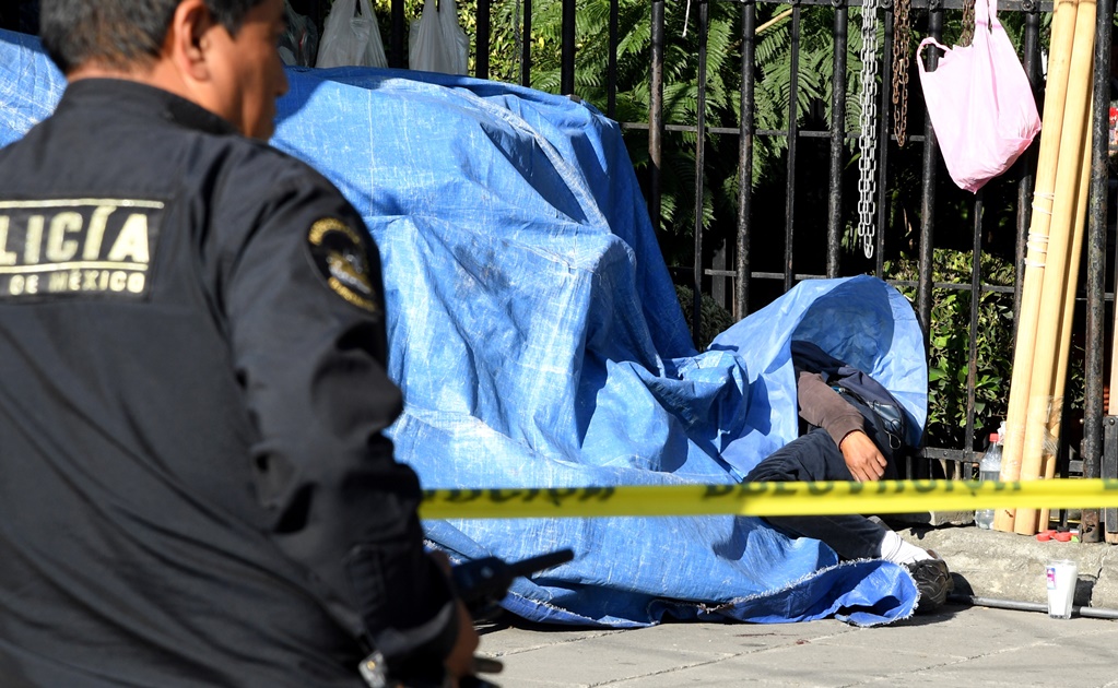 Hallan cadáver de limpiaparabrisas en Paseo de la Reforma