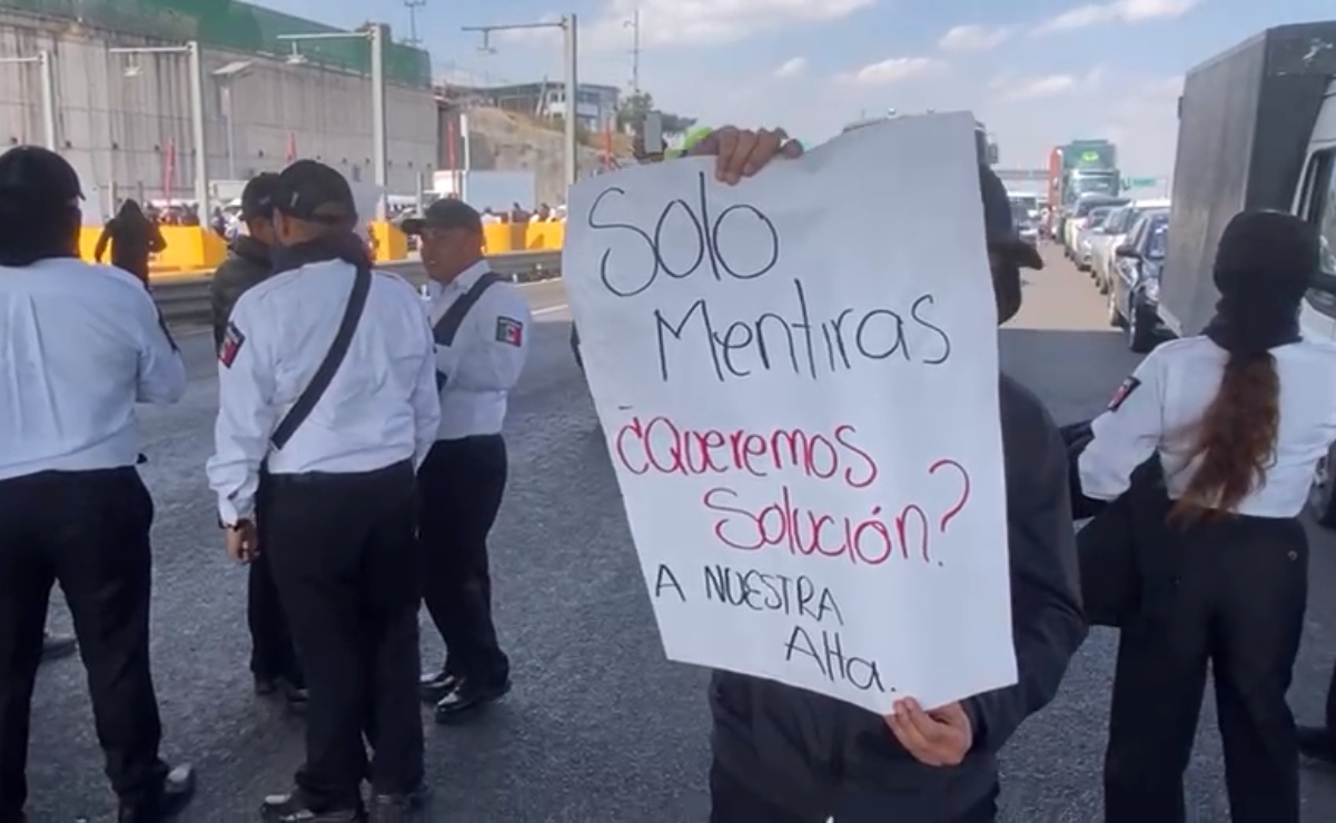 Cadetes de la Academia de Policía de Ecatepec bloquean autopista México-Pachuca