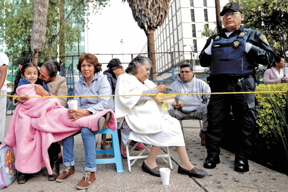 Llenan las calles en espera de la parada