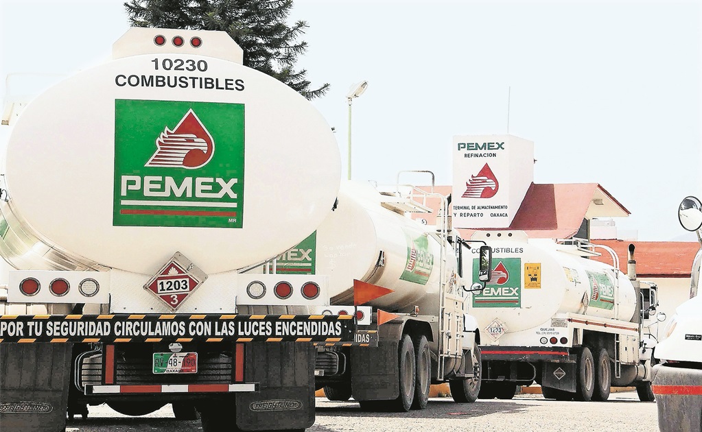 Pemex importará más cargamentos de gasolina tras incendio en Salina Cruz