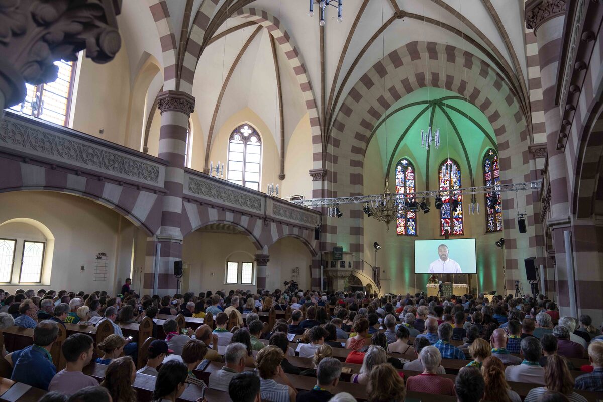 ¿Puede chatbot dar un buen sermón? Cientos asisten a misa oficiada por IA en Alemania