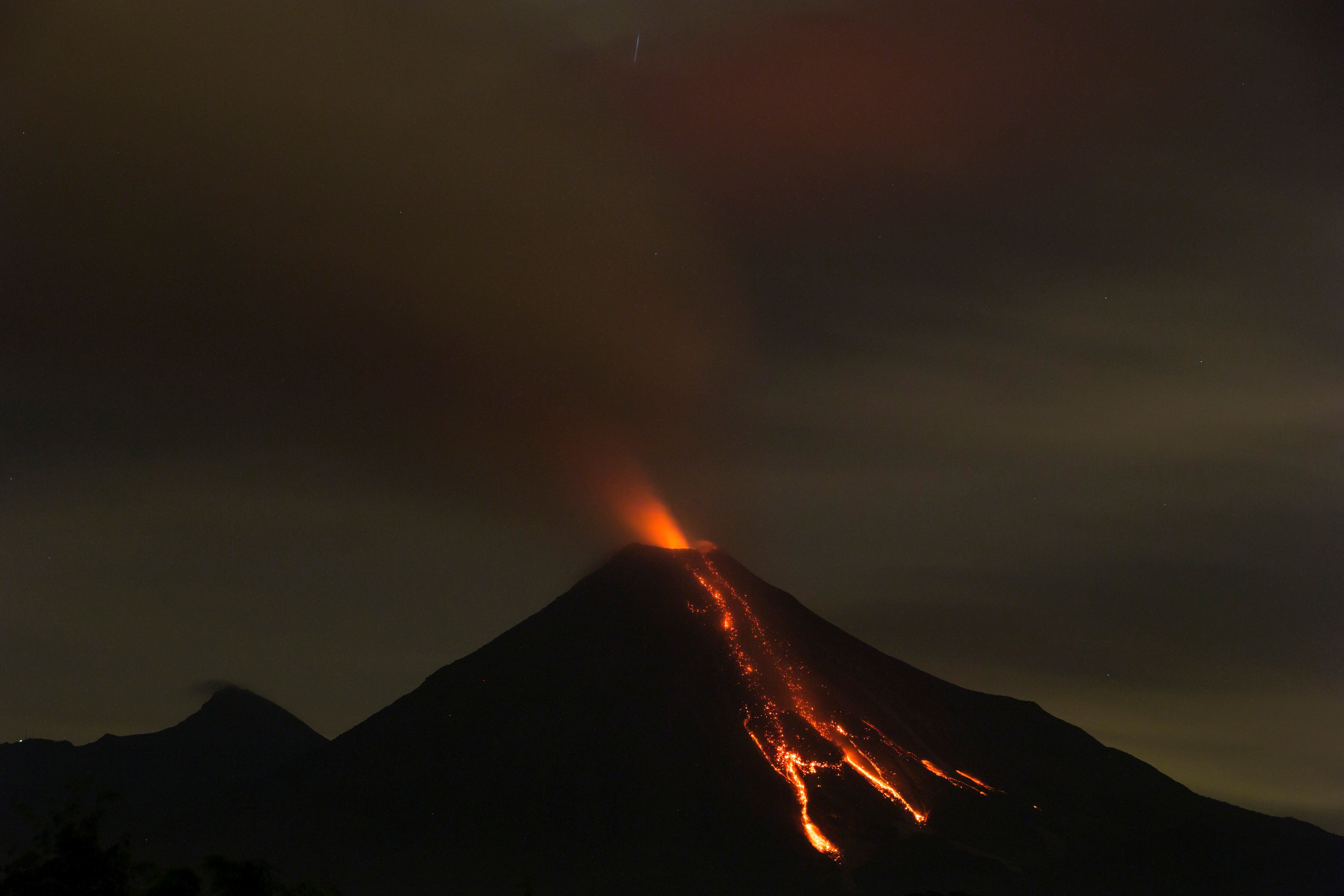 Necesario, mantener observación sobre volcán de Colima: académico