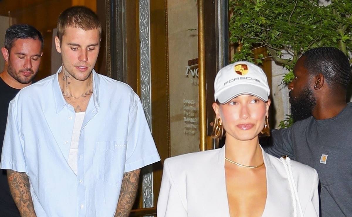 Hailey Bieber impone tendencia con blazer y braless tras hablar sobre sus futuros hijos