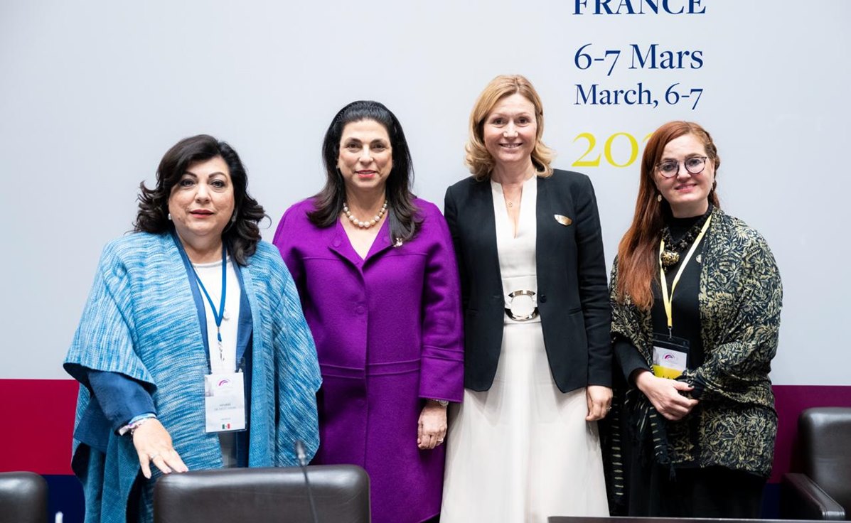 Marcela Guerra Castillo participa en Cumbre de Presidentas de Cámaras Bajas en París; "las mujeres son pilar de la sociedad", dice