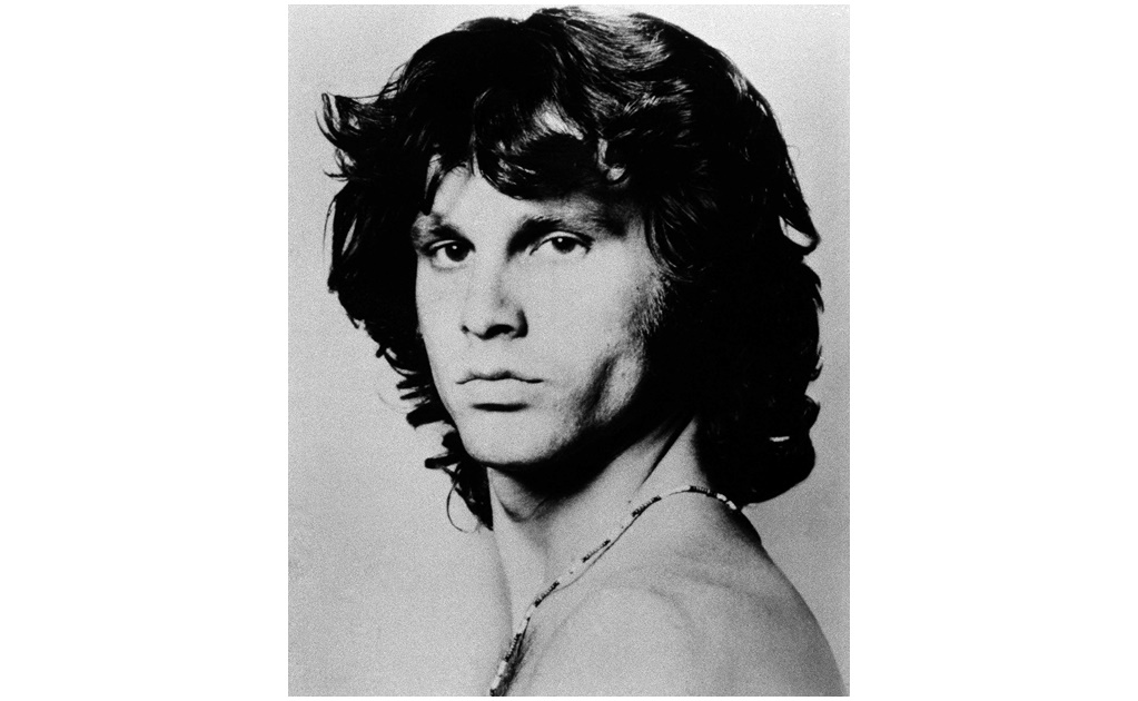 Jim Morrison dominó el escenario con su erotismo, bailes salvajes y belleza masculina
