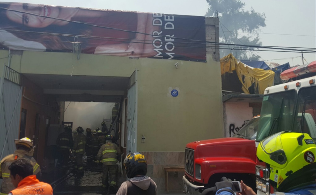 Incendio en fábrica de Iztacalco deja tres lesionados