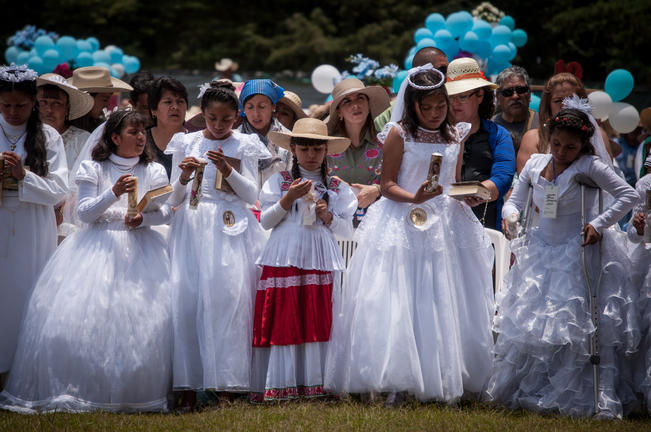 Peregrinan. Niños festejan comuniones