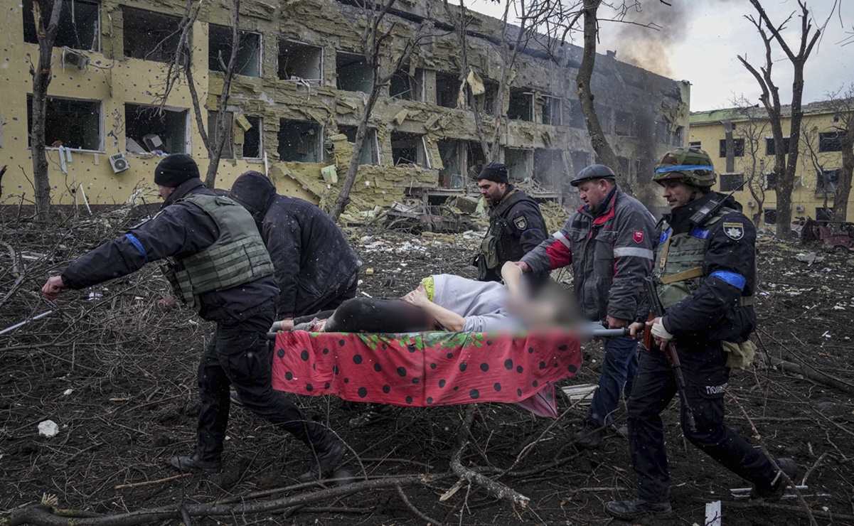 "¡Mátenme ya!": mujer embarazada y su bebé fallecen tras bombardeo ruso a hospital de maternidad