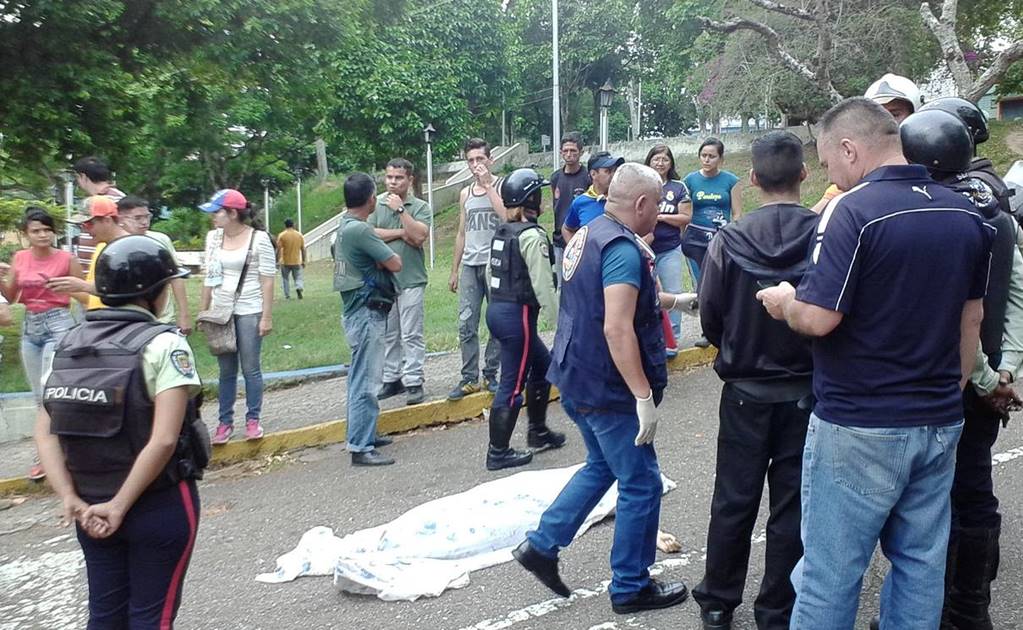 Muere mujer por disparo en la cabeza durante protesta en Venezuela