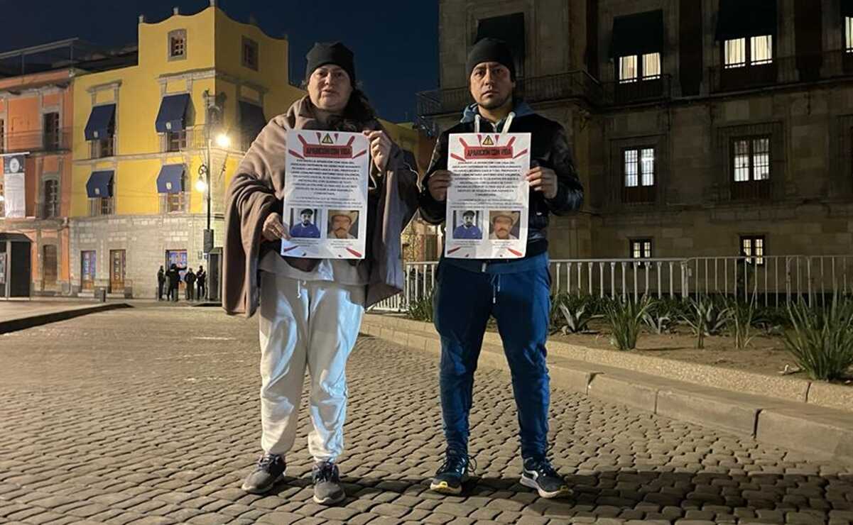 Ricardo Lagunes y Antonio Díaz: Exigen afuera de Palacio Nacional presentar con vida a los activistas desaparecidos
