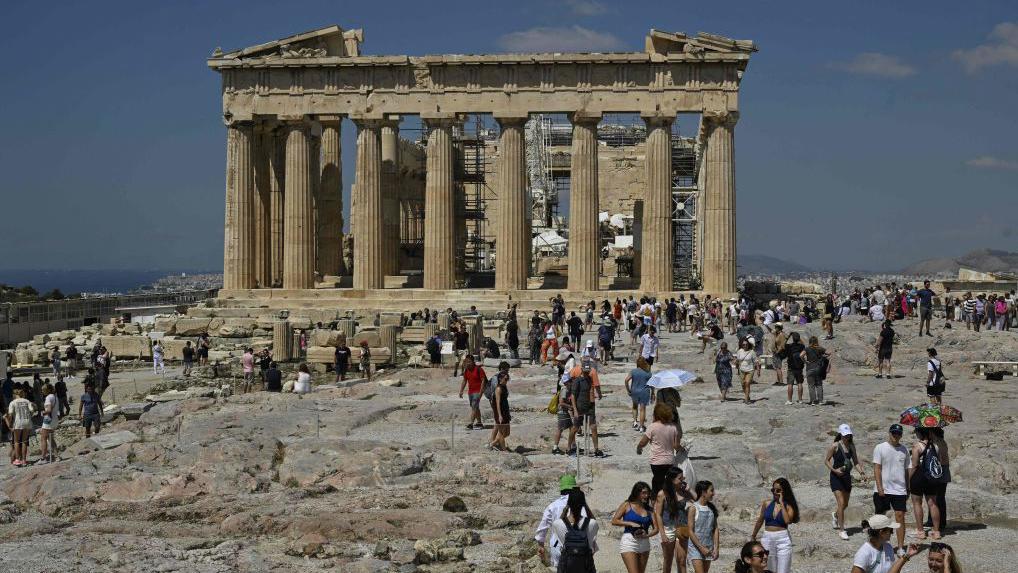Cierran, otra vez, la Acrópolis de Atenas por ola de calor en Grecia