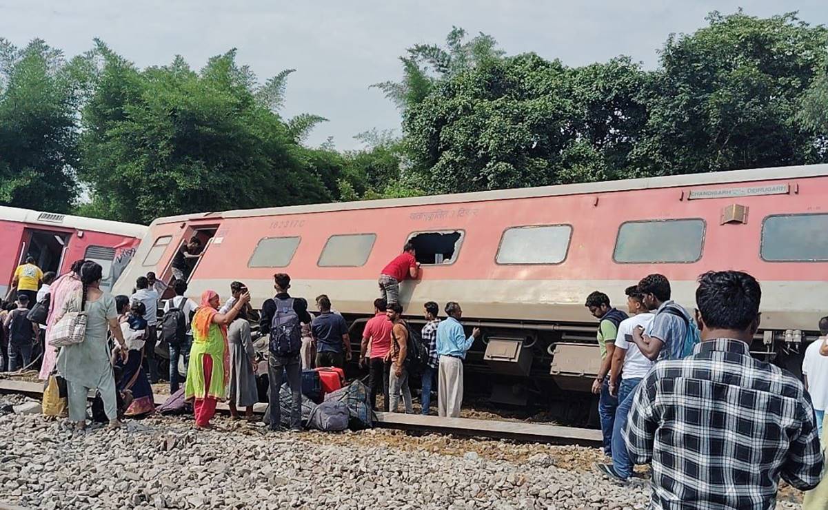 Al menos 2 muertos y 26 heridos deja el descarrilamiento de un tren de pasajeros en India