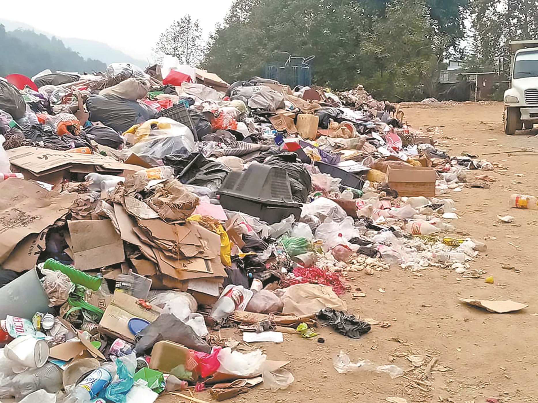 En plena pandemia, no se sabe dónde meter la basura