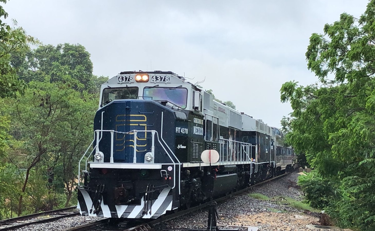 Con lluvia, vitores y bendiciones, AMLO y Sheinbaum abordan el Tren Interoceánico del Istmo de Tehuantepec