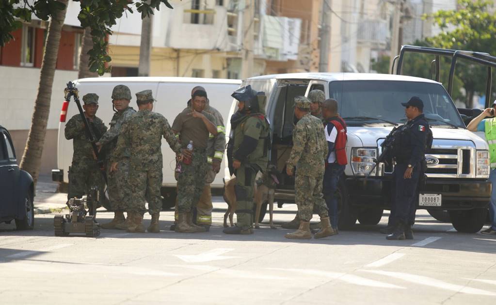Semar y Protección Civil desalojan dos hoteles en Veracruz