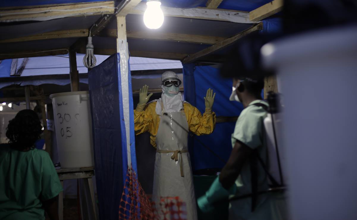 Suman seis países africanos en alerta por brote de virus del ébola