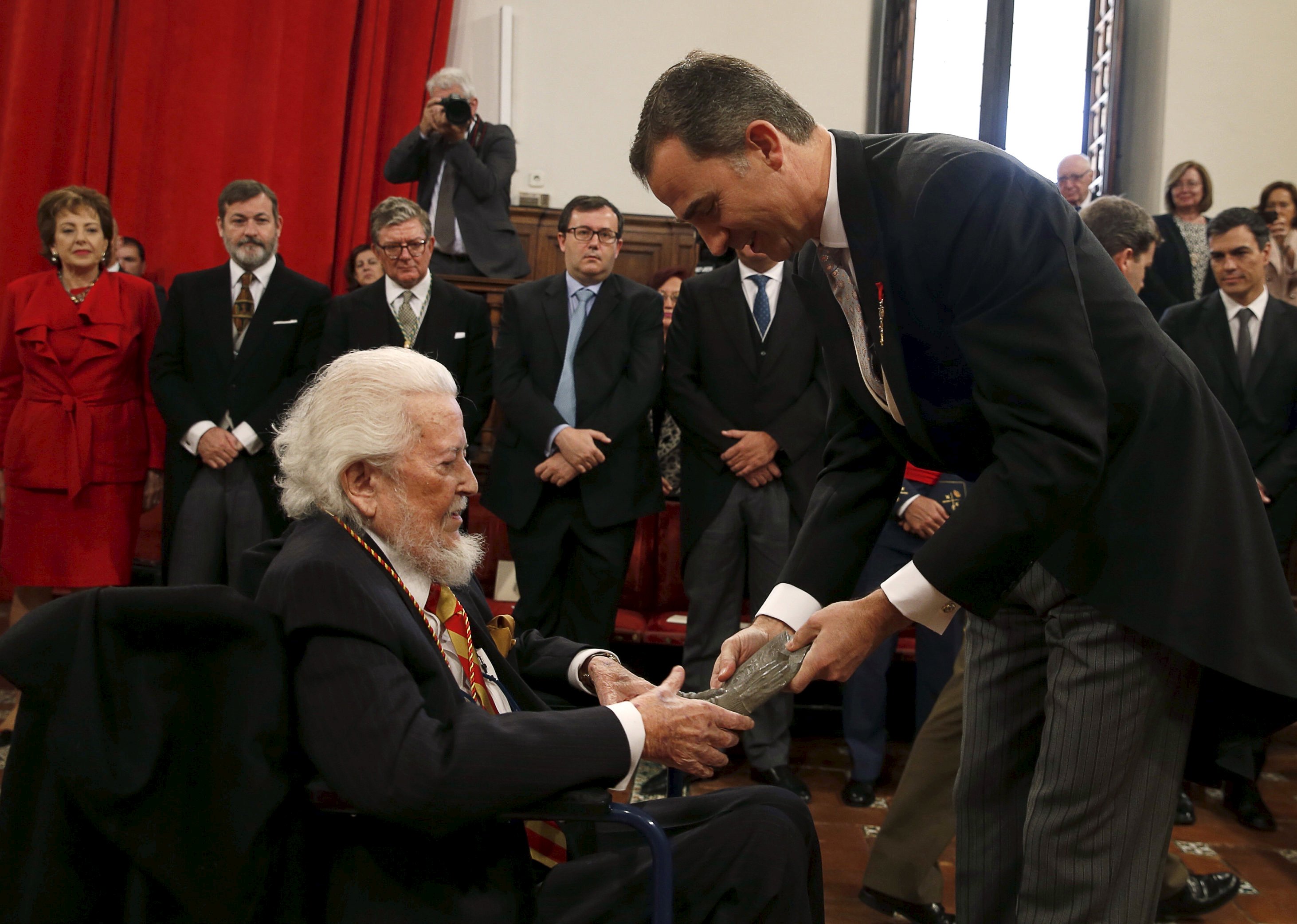 Peña felicita a Fernando del Paso por premio Cervantes