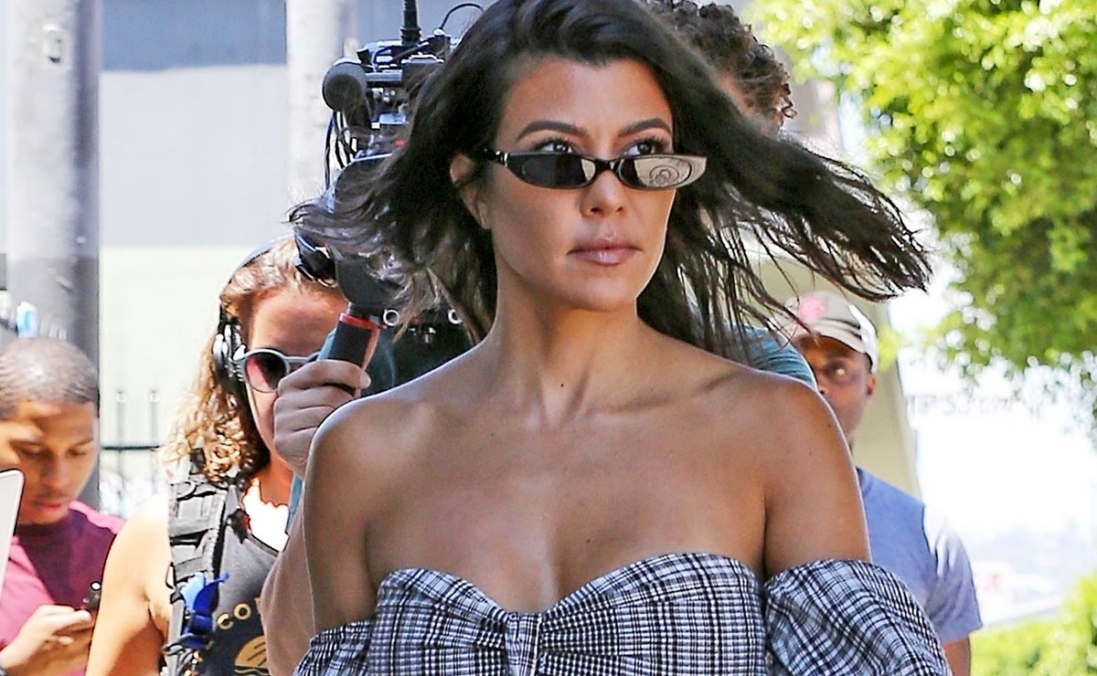 Kourtney Kardashian presume su bikini ‘nude’ más arriesgado
