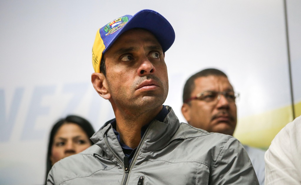 Retienen pasaporte a Henrique Capriles en Venezuela al intentar viajar a EU