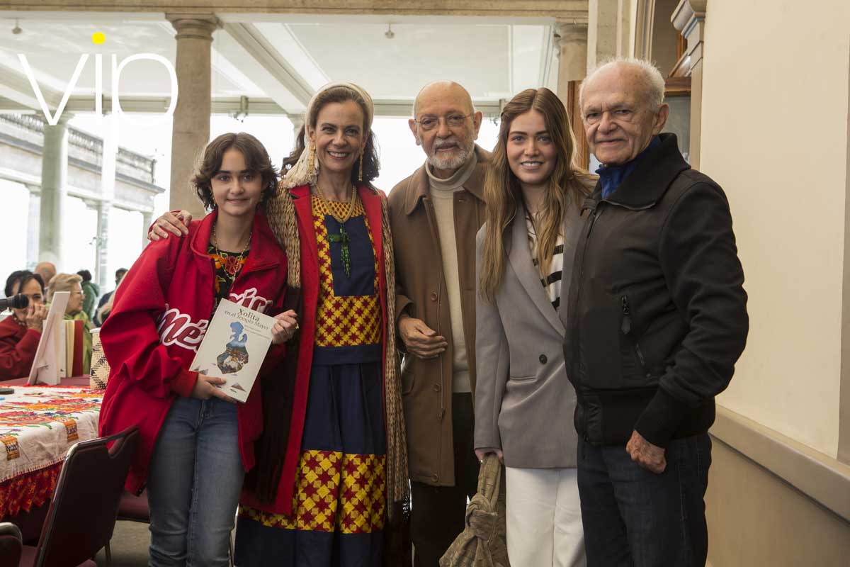 Mira Harp Grañén y María Isabel Grañén Porrúa presentaron su libro Xolita en el Templo Mayor