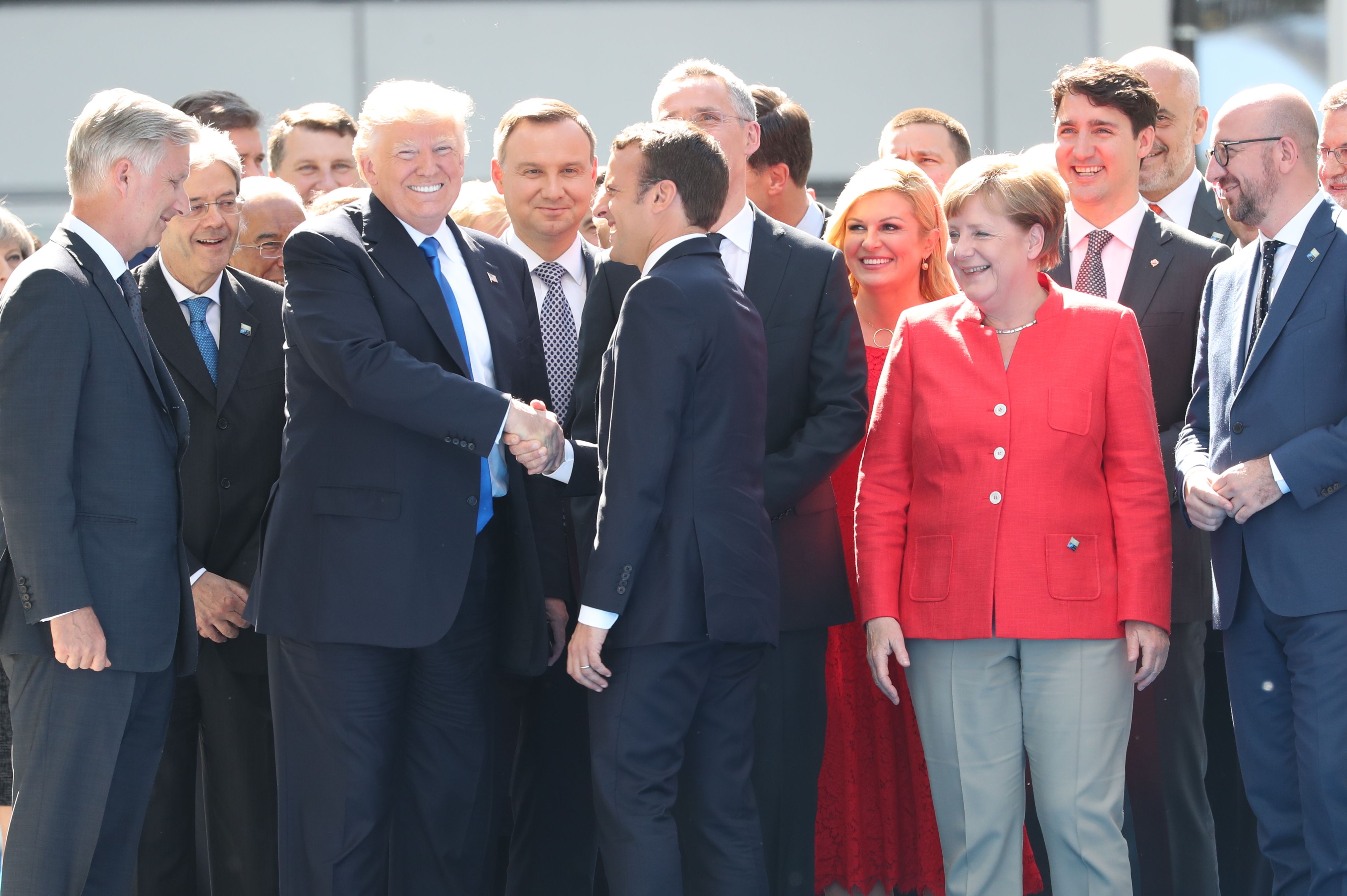Trump se reúne por primera vez con Macron en Bruselas