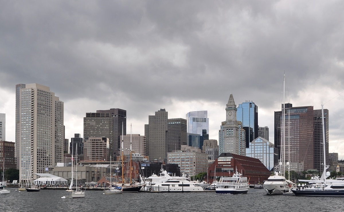 Cesan a compañía tras llenar ferry con turistas en Boston