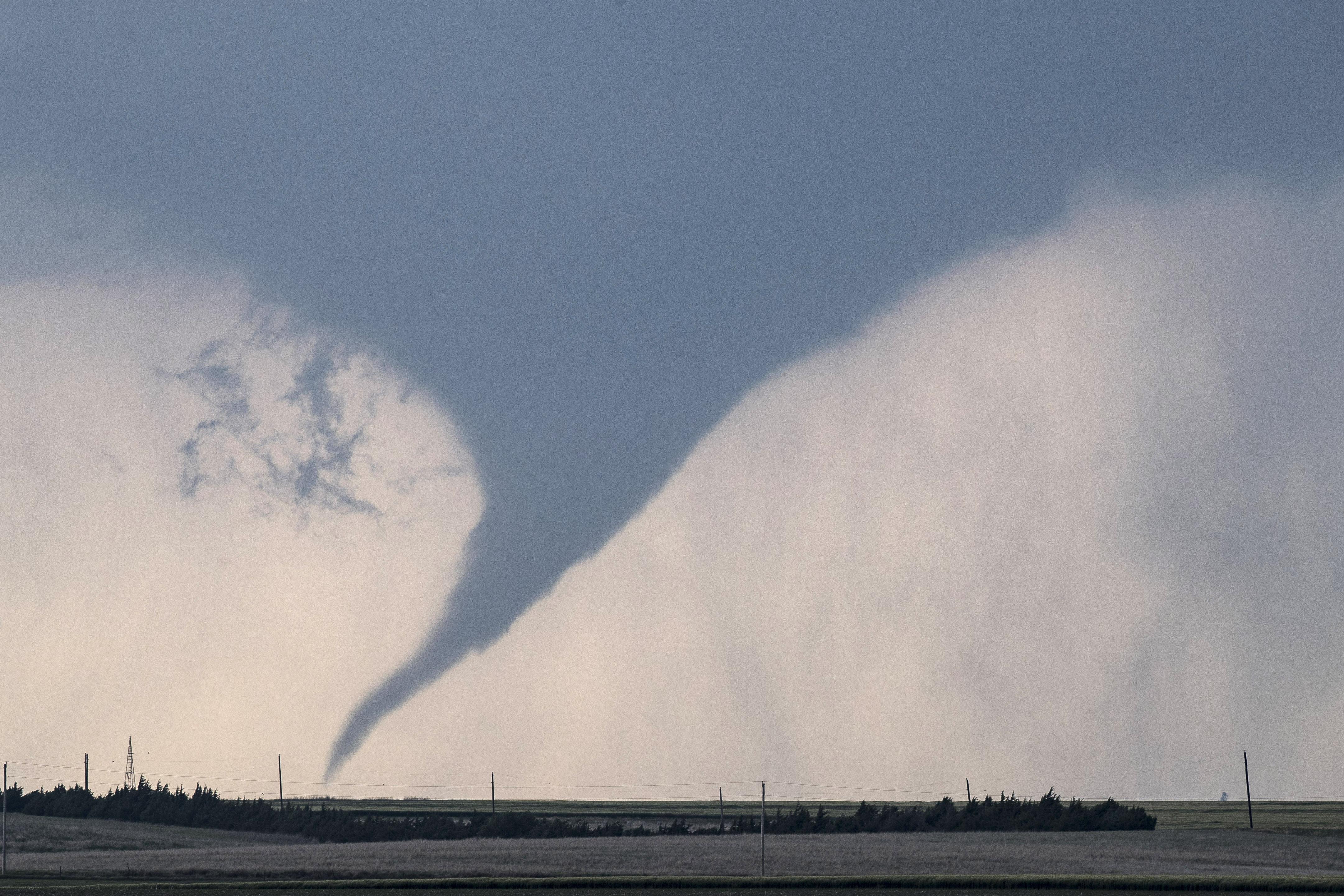 Se esperan 50 tornados para México y aquí puedes saber sus categorías “como culebra” 