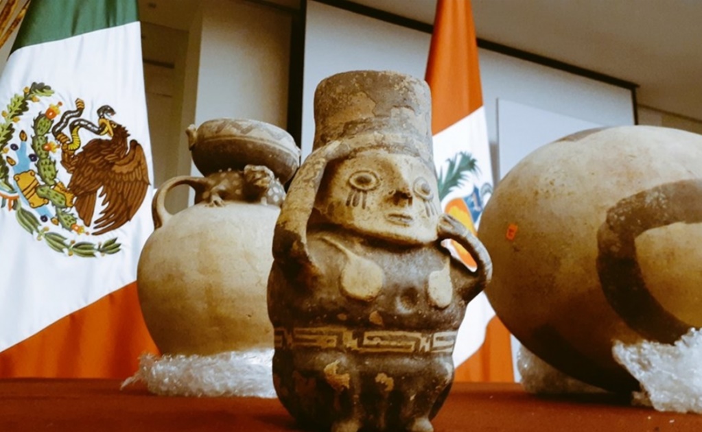 Mexico returns archeological artifacts to Peru
