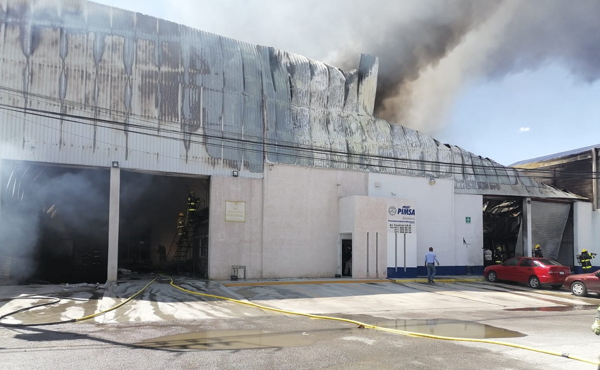 Reportan incendio de dos bodegas en Torreón, Coahuila