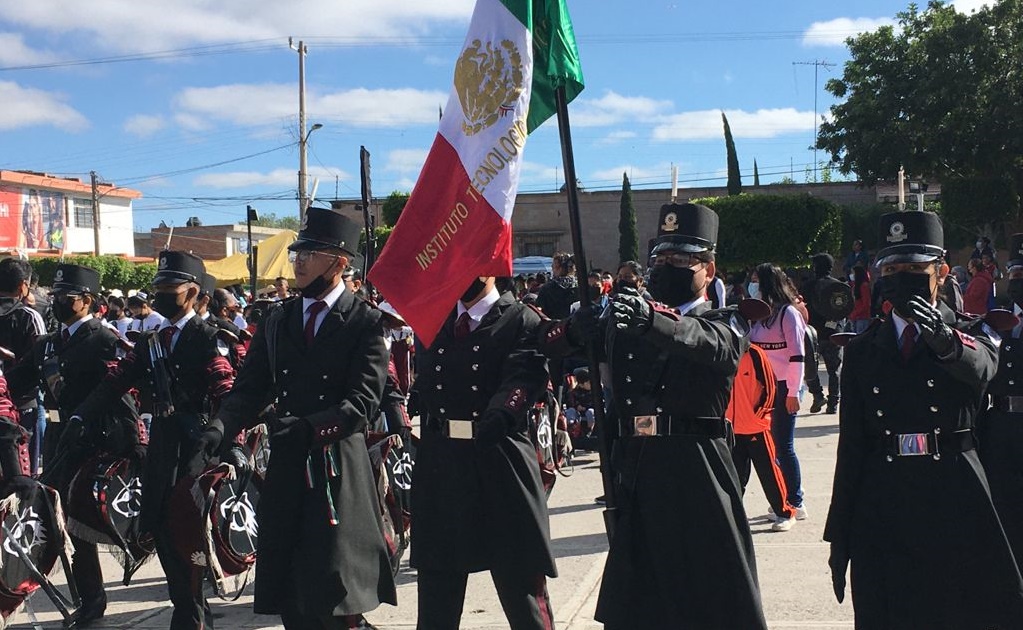 Asisten 2 mil personas a ver el desfile de la Revolución Mexicana en Soledad