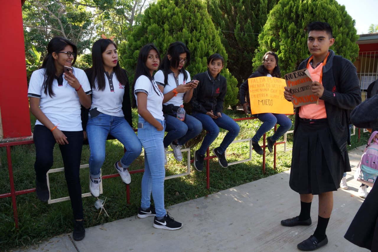 Protestan bachilleres en Oaxaca contra acoso escolar