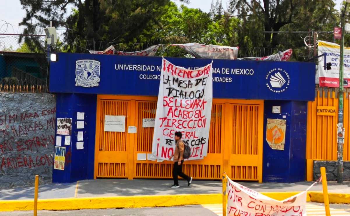 Autoridades del CCH Naucalpan entregan respuesta al pliego petitorio de alumnos que mantienen tomado el plantel