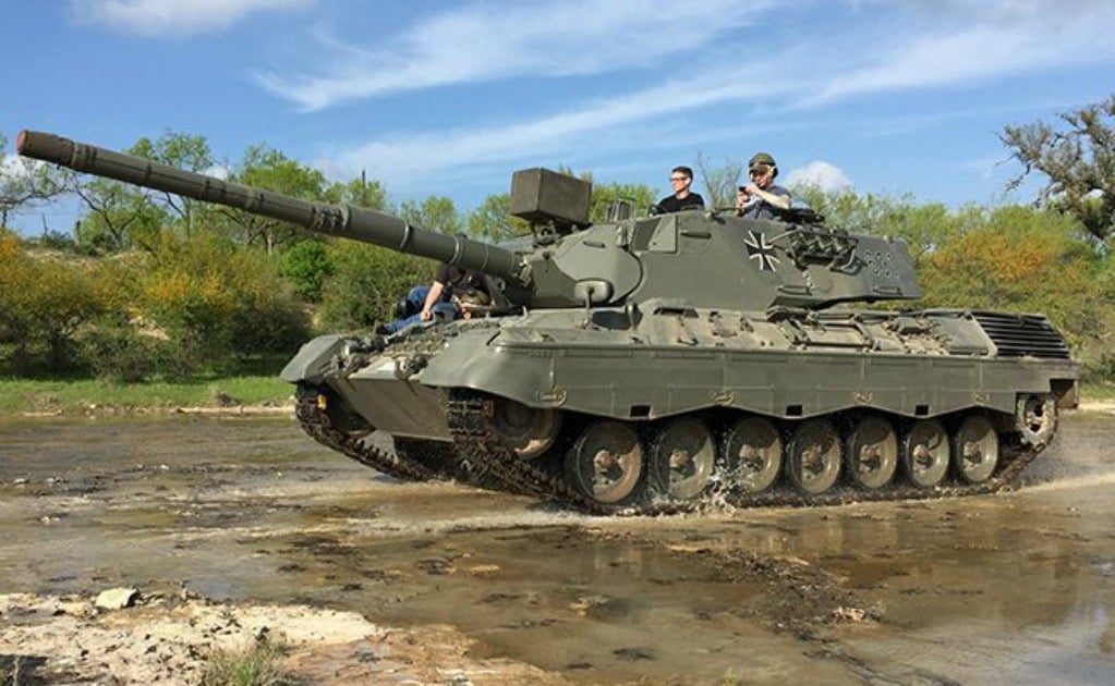 En este parque se pueden disparar armas reales y manejar un tanque de guerra  