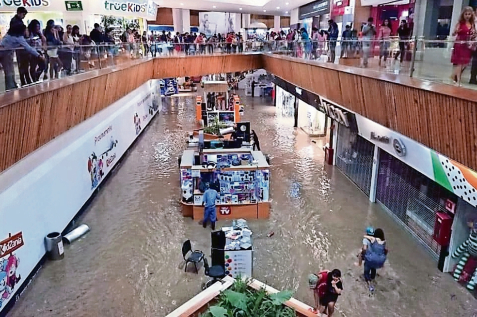 Inunda tormenta Guadalajara y Zapopan